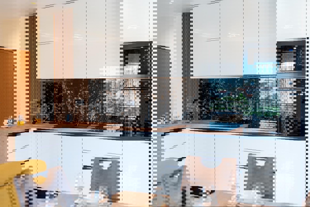 Čiovo, Okrug, 3-bedroom apartment 118 m2, 2nd floor, large terrace, view, furnished