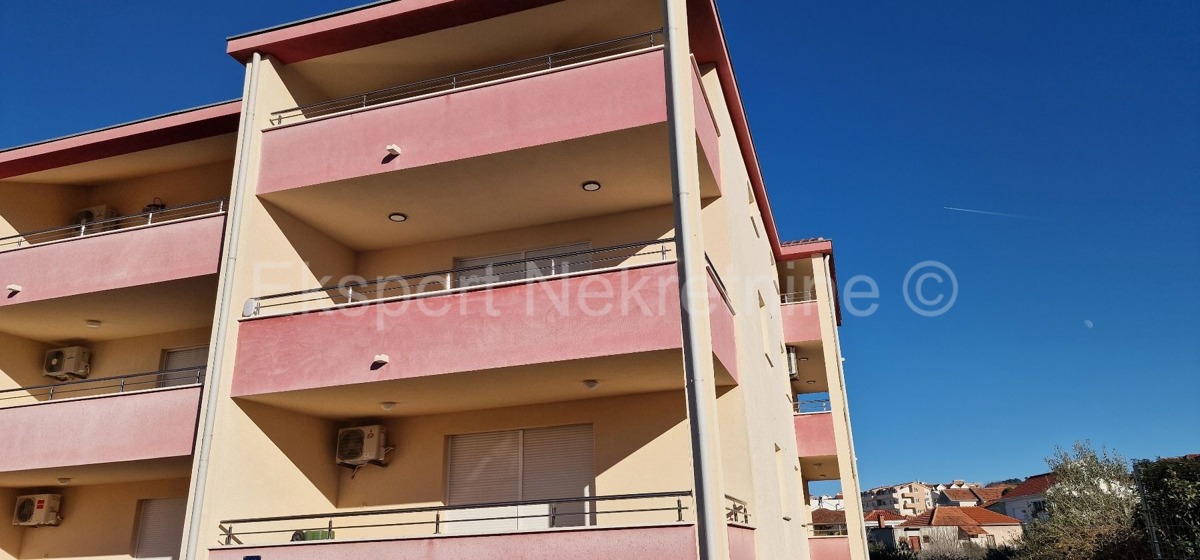 Čiovo, Okrug, 3-bedroom apartment 118 m2, 2nd floor, large terrace, view, furnished