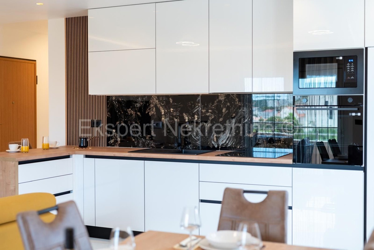 Čiovo, Okrug, 3-bedroom apartment 118 m2, 2nd floor, large terrace, view, furnished