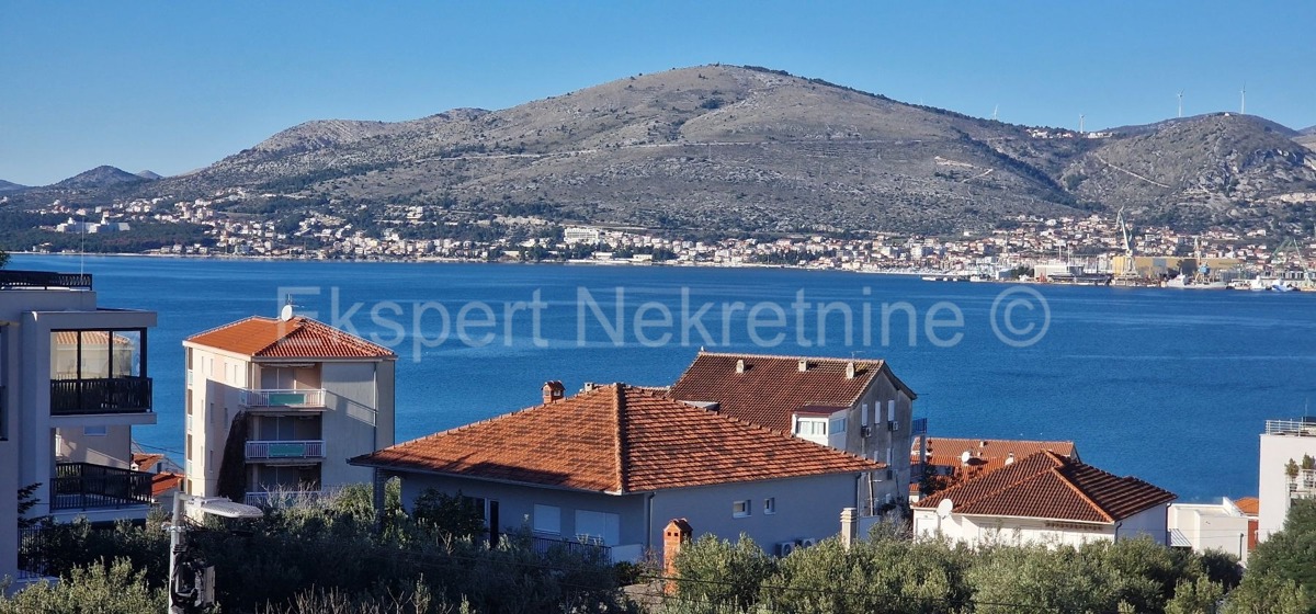 Čiovo, Okrug, 3-bedroom apartment 118 m2, 2nd floor, large terrace, view, furnished