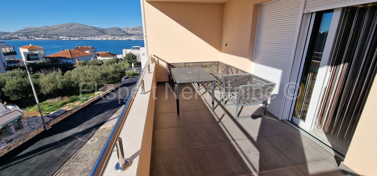 Čiovo, Okrug, 3-bedroom apartment 118 m2, 2nd floor, large terrace, view, furnished