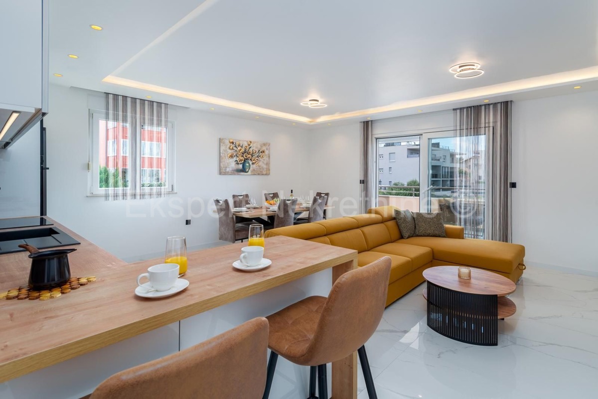 Čiovo, Okrug, 3-bedroom apartment 118 m2, 2nd floor, large terrace, view, furnished