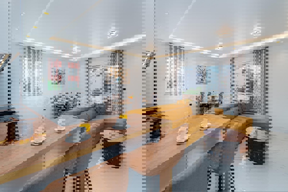 Čiovo, Okrug, 3-bedroom apartment 118 m2, 2nd floor, large terrace, view, furnished