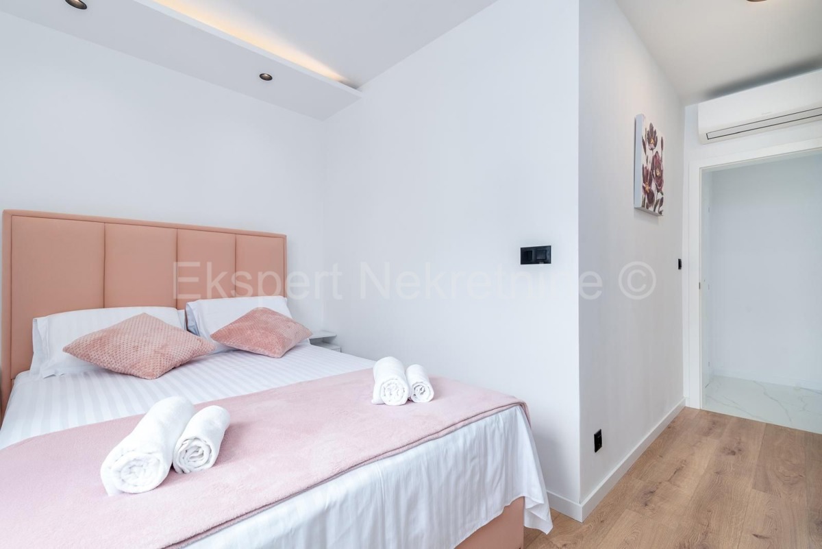 Čiovo, Okrug, 3-bedroom apartment 118 m2, 2nd floor, large terrace, view, furnished