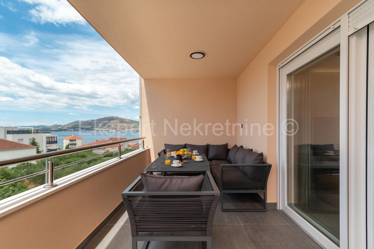 Čiovo, Okrug, 3-bedroom apartment 118 m2, 2nd floor, large terrace, view, furnished