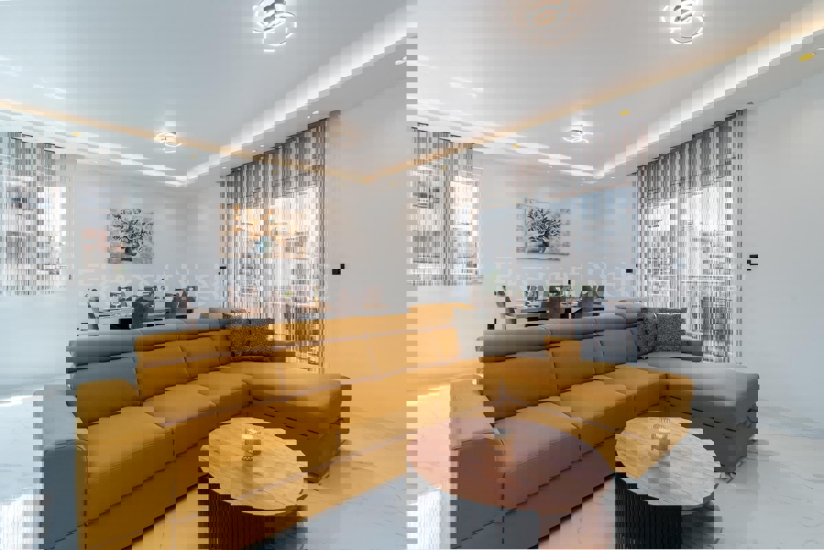 Čiovo, Okrug, 3-bedroom apartment 118 m2, 2nd floor, large terrace, view, furnished