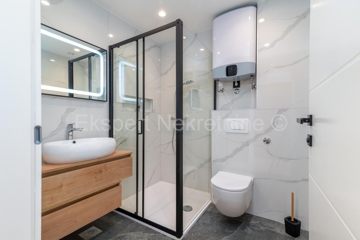 Čiovo, Okrug, 3-bedroom apartment 118 m2, 2nd floor, large terrace, view, furnished