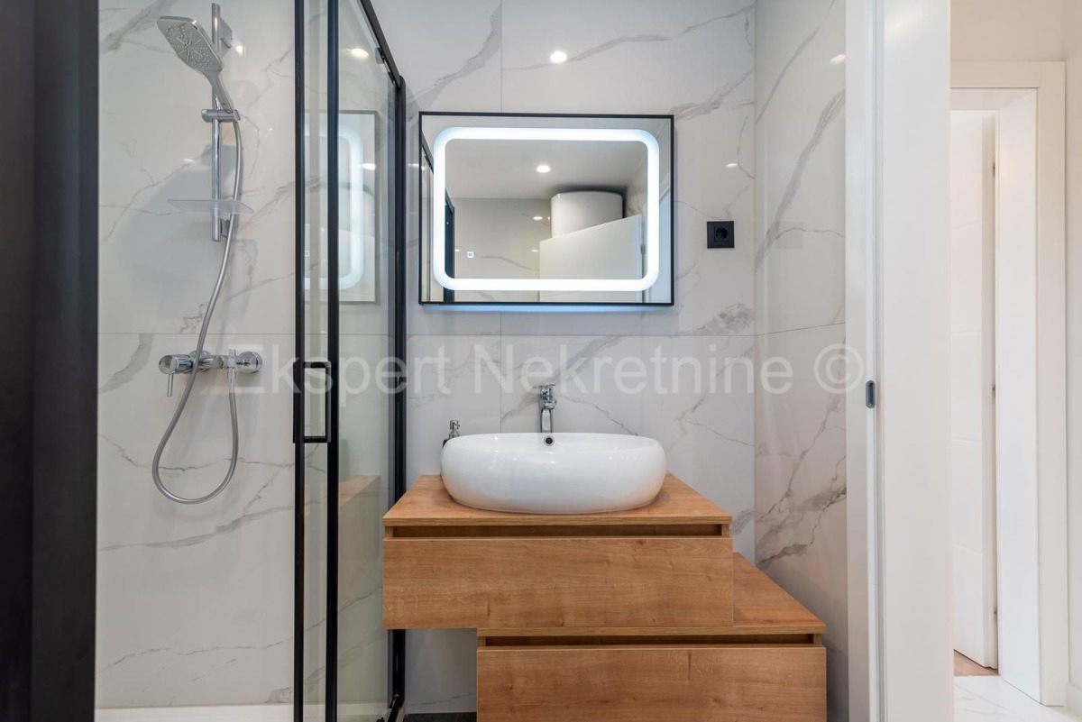 Čiovo, Okrug, 3-bedroom apartment 118 m2, 2nd floor, large terrace, view, furnished