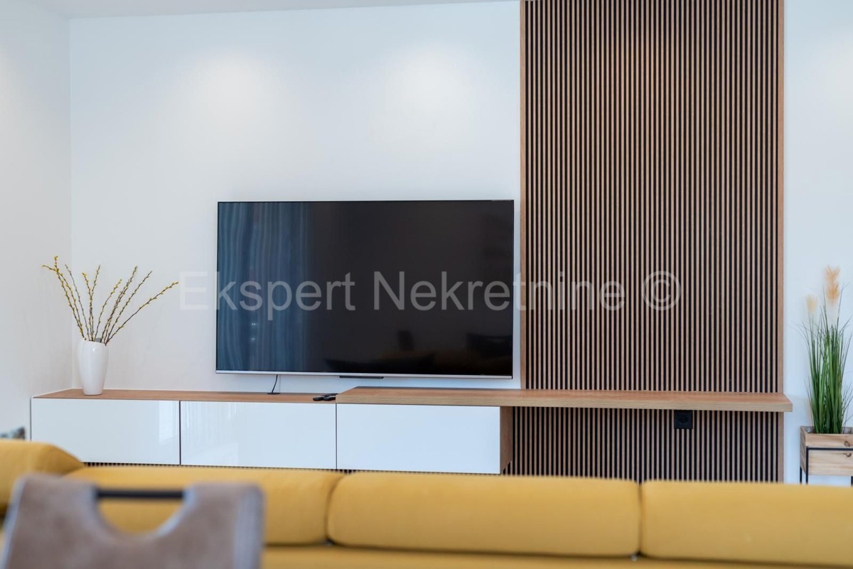 Čiovo, Okrug, 3-bedroom apartment 118 m2, 2nd floor, large terrace, view, furnished