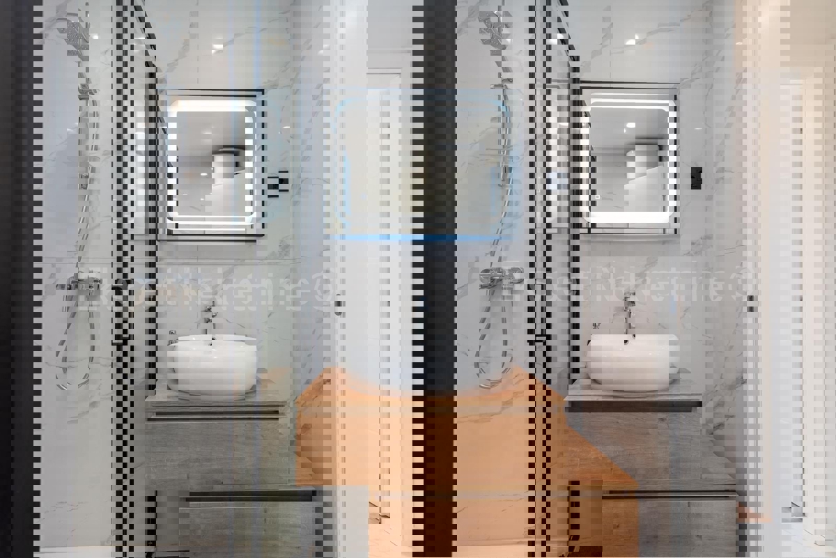 Čiovo, Okrug, 3-bedroom apartment 118 m2, 2nd floor, large terrace, view, furnished