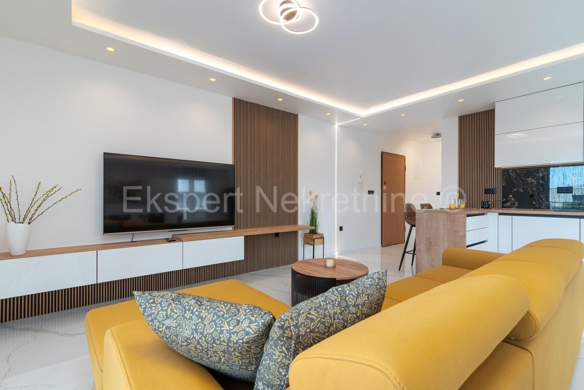 Čiovo, Okrug, 3-bedroom apartment 118 m2, 2nd floor, large terrace, view, furnished