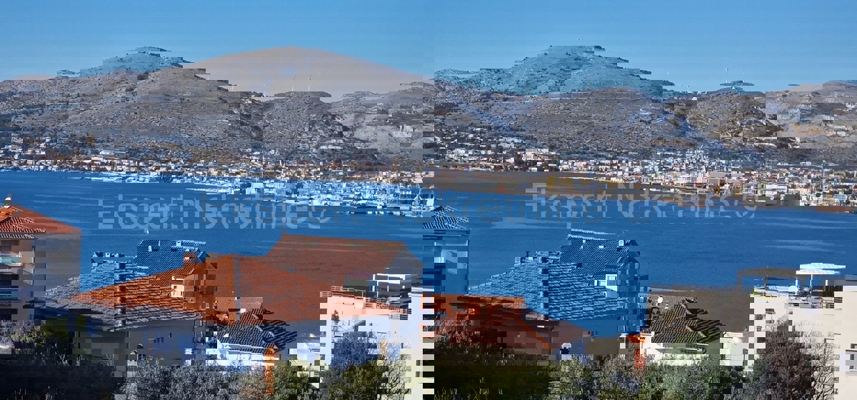 Čiovo, Okrug, 3-bedroom apartment 118 m2, 2nd floor, large terrace, view, furnished