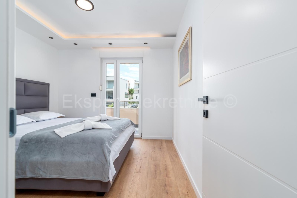 Čiovo, Okrug, 3-bedroom apartment 118 m2, 2nd floor, large terrace, view, furnished