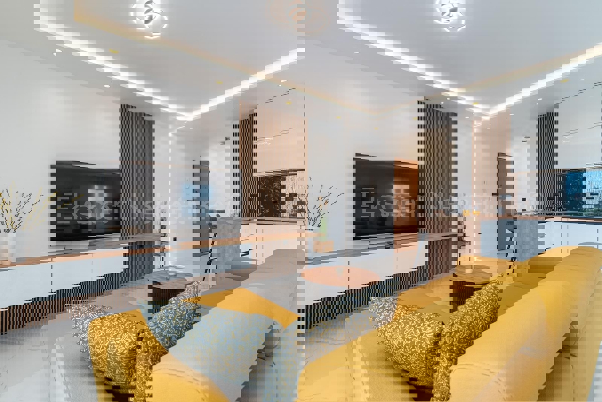 Čiovo, Okrug, 3-bedroom apartment 118 m2, 2nd floor, large terrace, view, furnished