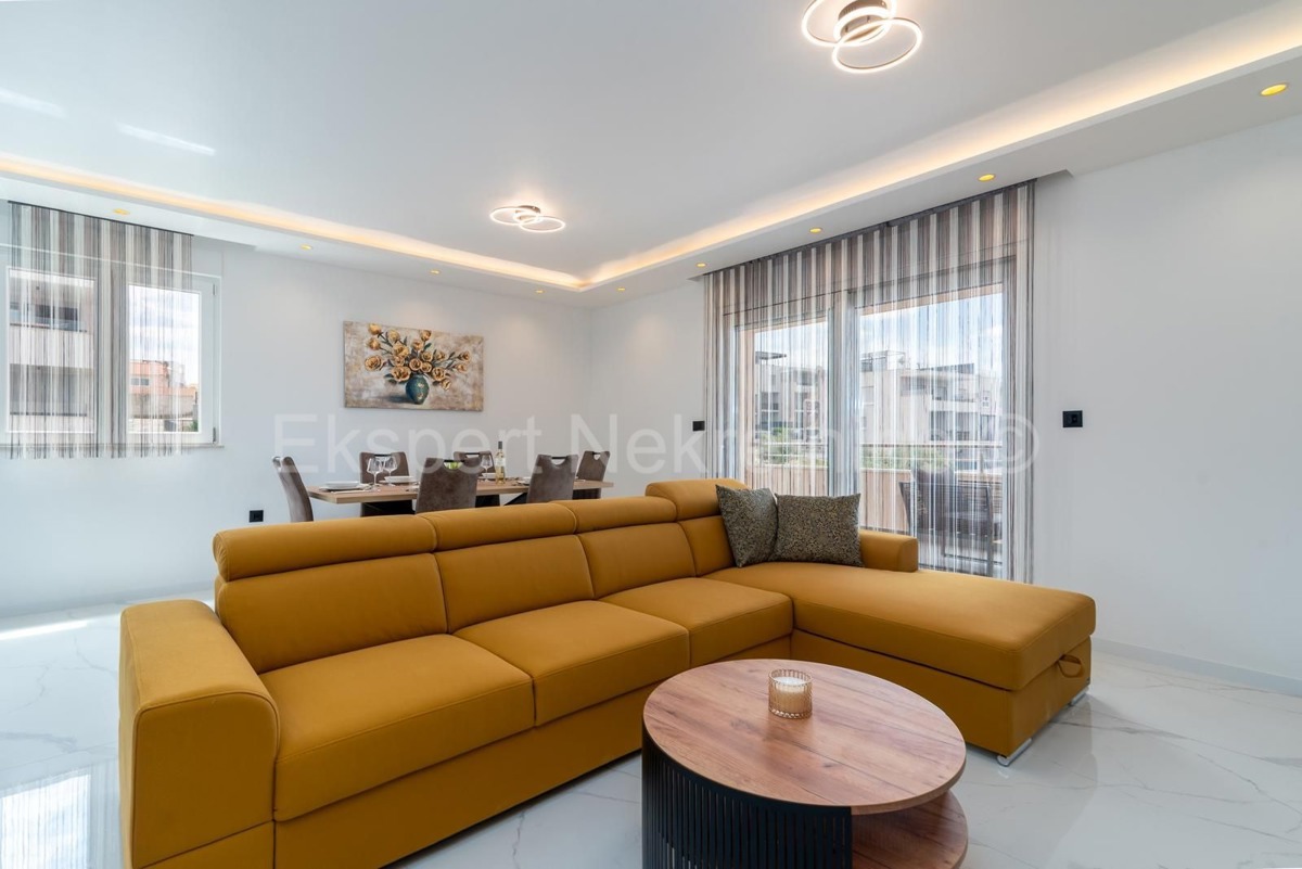 Čiovo, Okrug, 3-bedroom apartment 118 m2, 2nd floor, large terrace, view, furnished