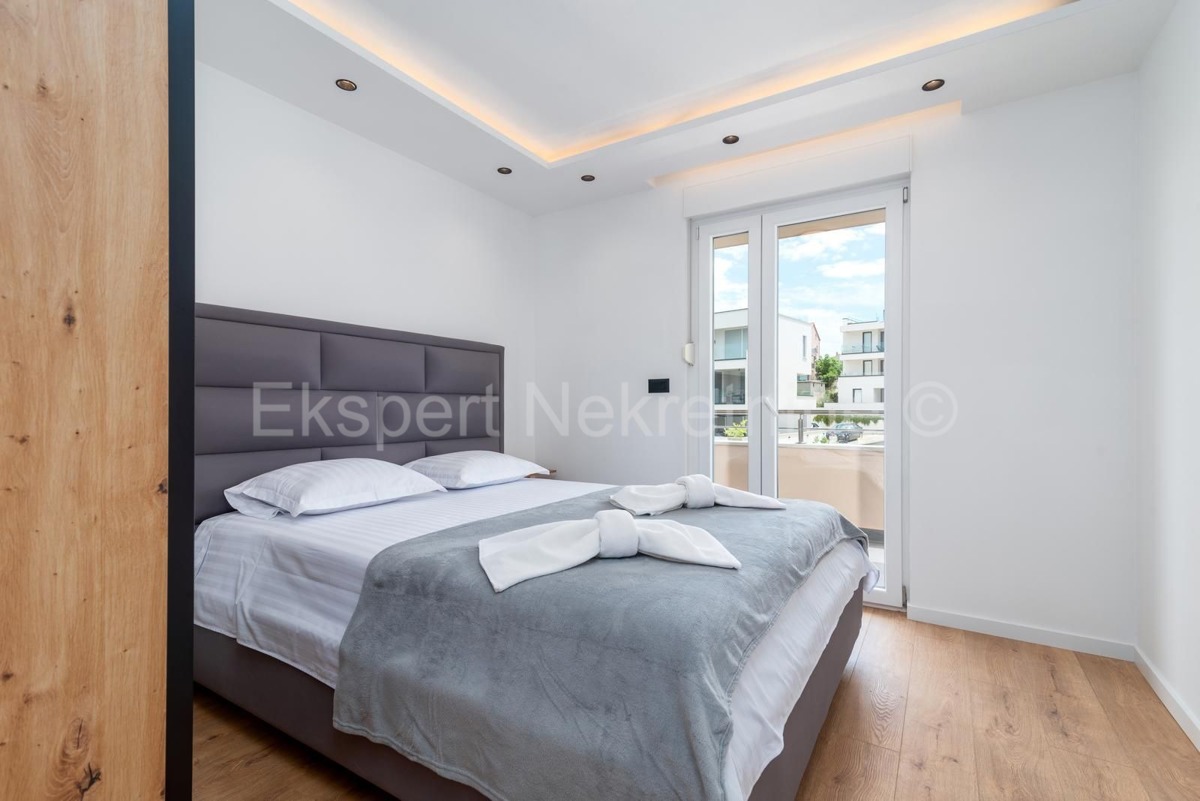 Čiovo, Okrug, 3-bedroom apartment 118 m2, 2nd floor, large terrace, view, furnished