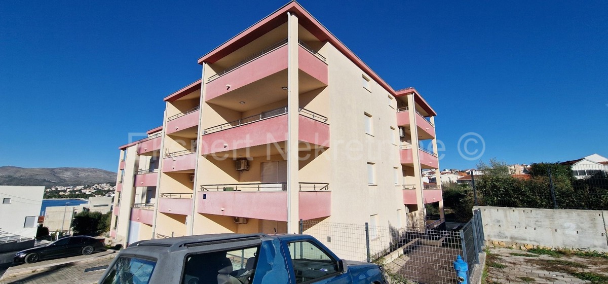 Čiovo, Okrug, 3-bedroom apartment 118 m2, 2nd floor, large terrace, view, furnished