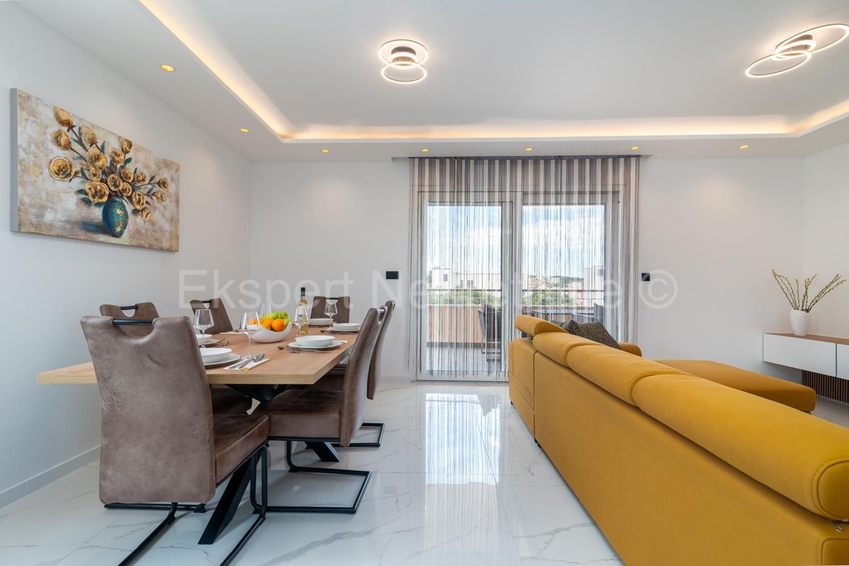 Čiovo, Okrug, 3-bedroom apartment 118 m2, 2nd floor, large terrace, view, furnished