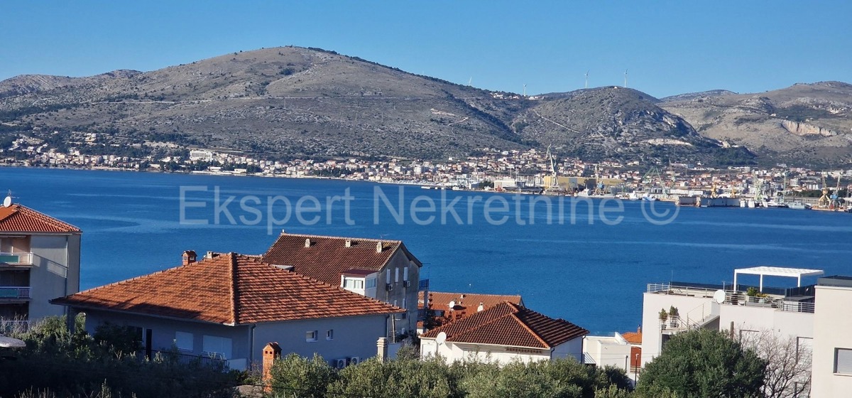 Čiovo, Okrug, 3-bedroom apartment 118 m2, 2nd floor, large terrace, view, furnished