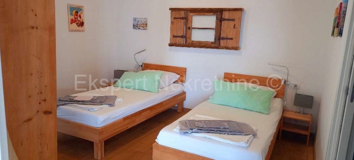 Seget Vranjica, 2-bedroom apartment 81 m2 only 60m from the sea and beach, swimming pool