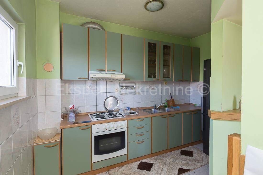 Marina, vicino al centro, casa di 411 mq con 3 ampi appartamenti e garage