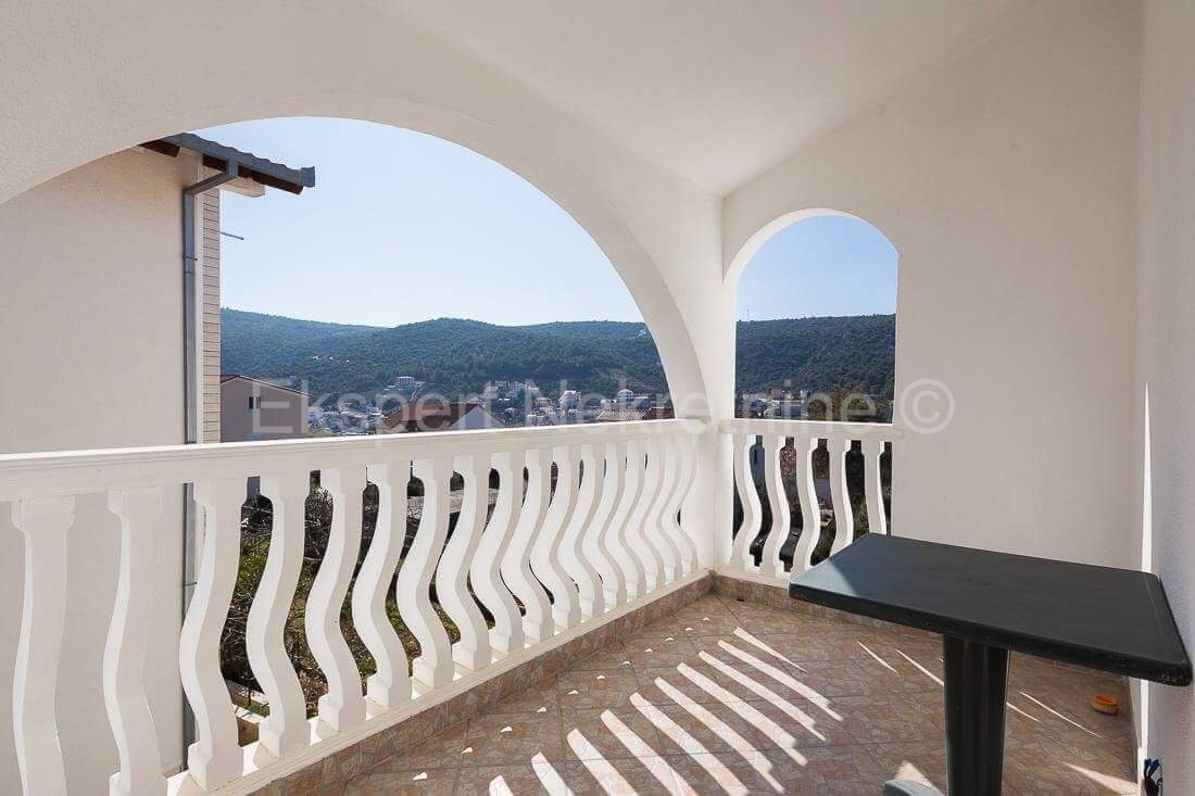 Marina, vicino al centro, casa di 411 mq con 3 ampi appartamenti e garage