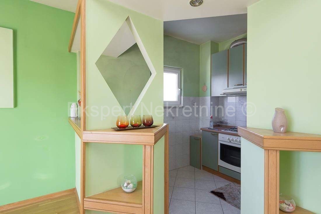 Marina, vicino al centro, casa di 411 mq con 3 ampi appartamenti e garage