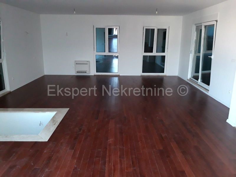 Esclusivo, Marjan 250m2