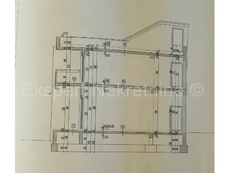 Trogir, Plano, terreno edificabile di 2000 m2, con costruzione. permesso per un edificio di 400 mq