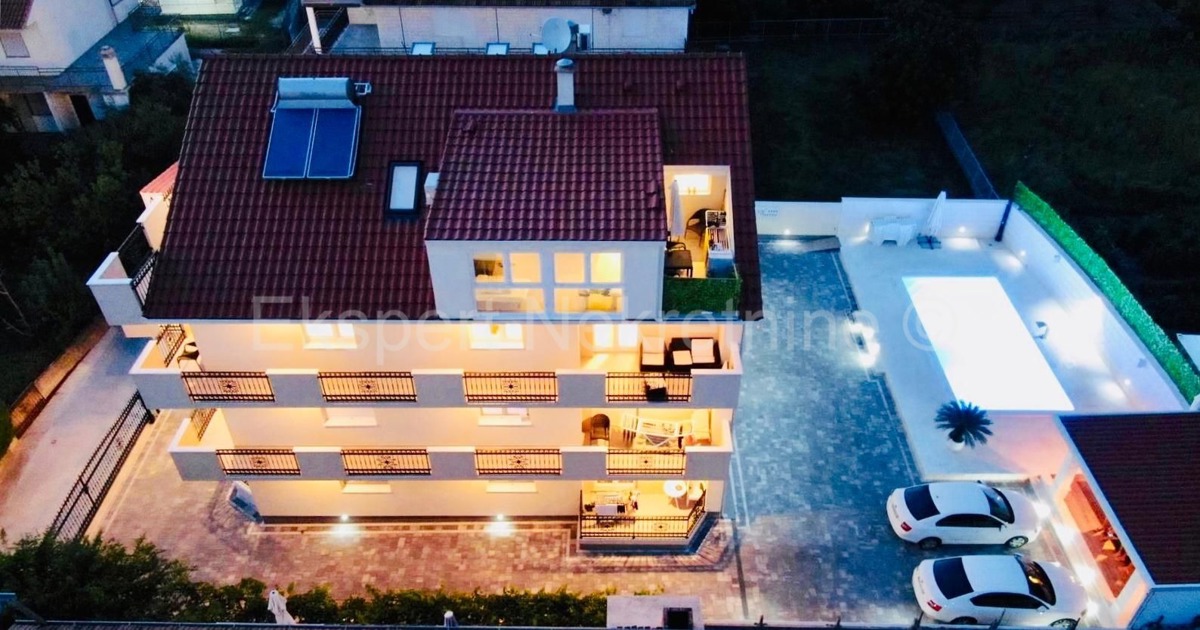 K. Novi - Villa con giardino e piscina