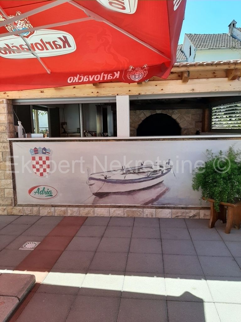 Čiovo, Okrug G. ristorante di 262 m2 in buona posizione con ampio magazzino