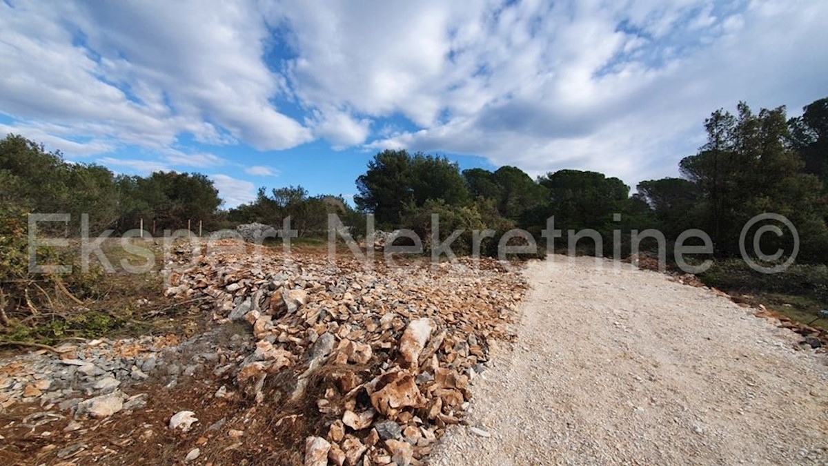 Čiovo, Okrug G, terreno edificabile 506 m2, 190 m dal mare e dalla spiaggia