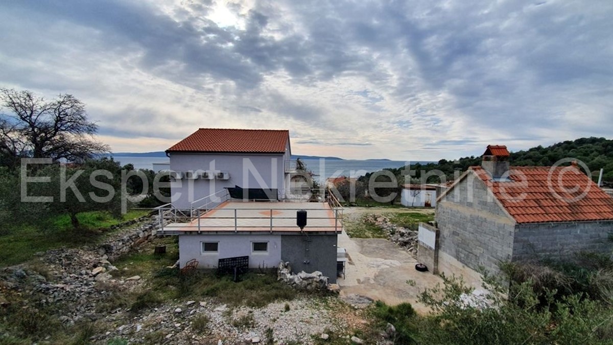 Čiovo, Okrug G, terreno edificabile 506 m2, 190 m dal mare e dalla spiaggia