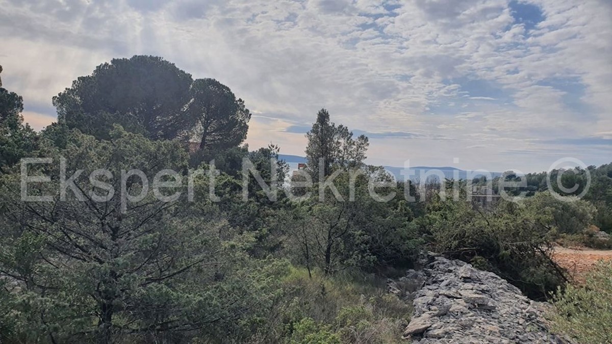 Čiovo, Okrug G, terreno edificabile 506 m2, 190 m dal mare e dalla spiaggia