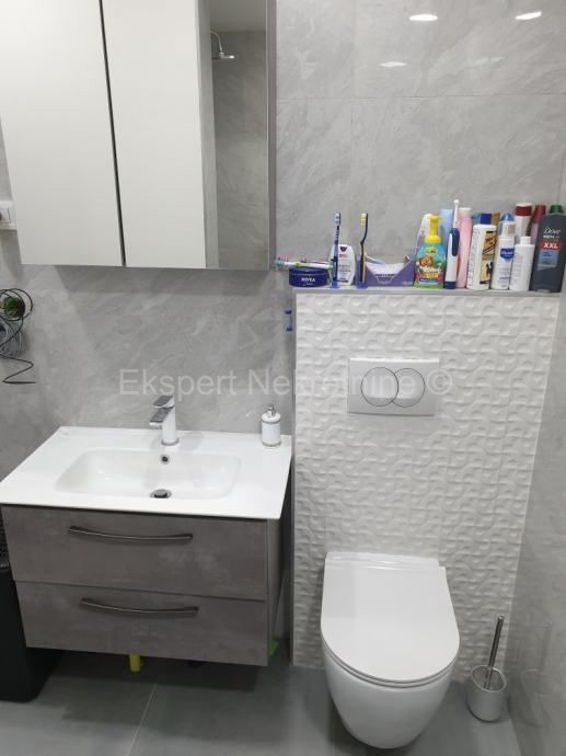 Spalato, Dujmovača, casa a due piani 160m2 con cortile e piscina