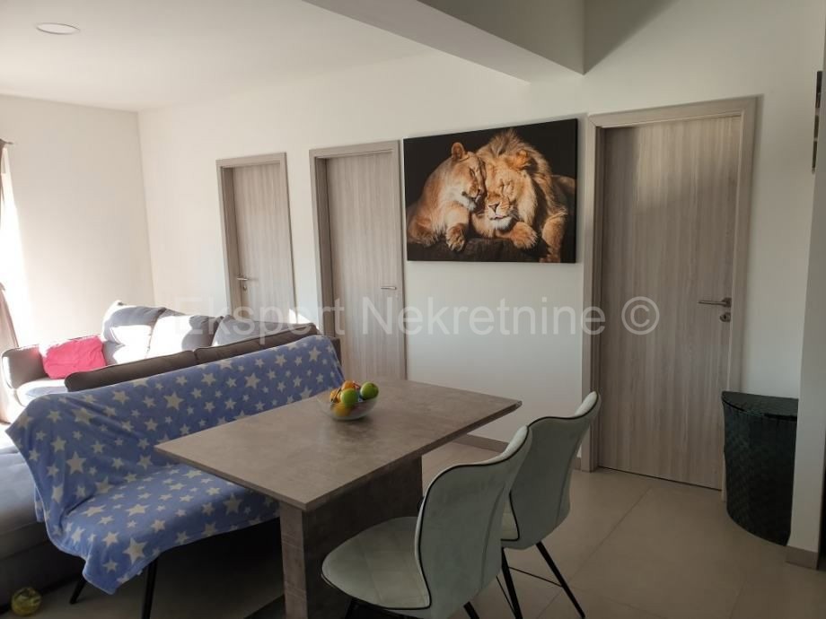 Spalato, Dujmovača, casa a due piani 160m2 con cortile e piscina