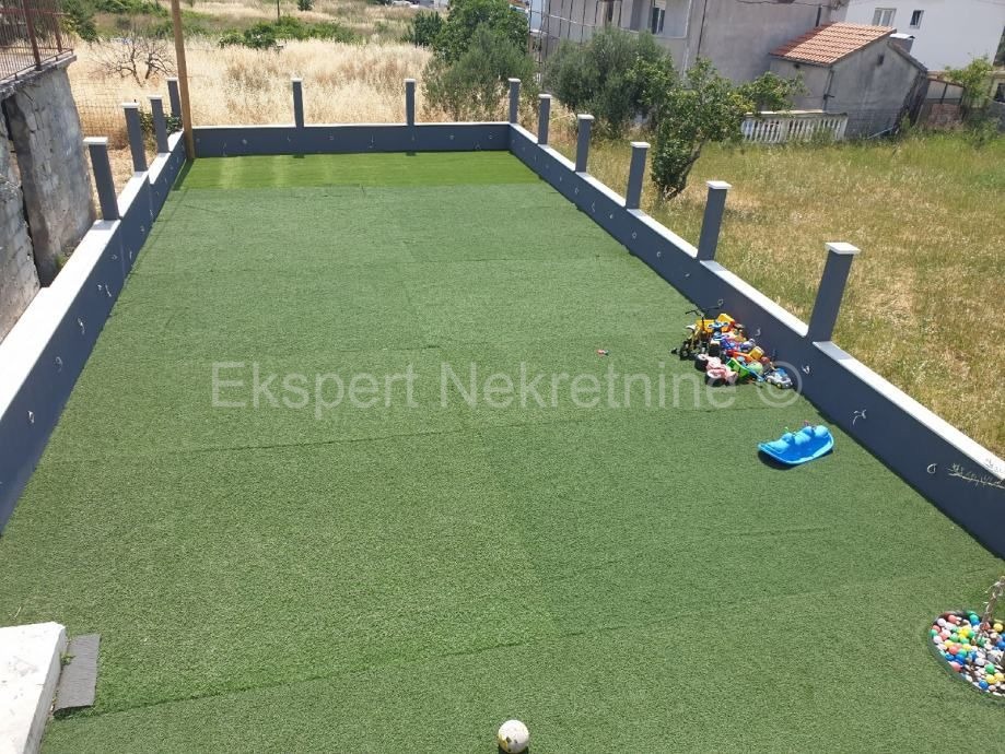 Spalato, Dujmovača, casa a due piani 160m2 con cortile e piscina