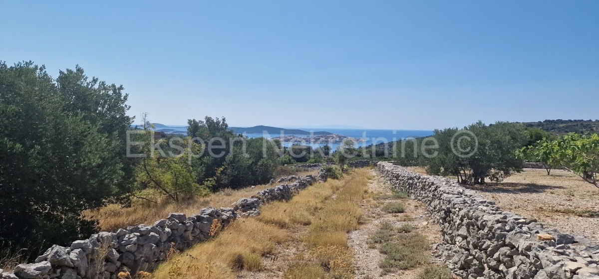 Dvornica, terreno 814m2 con permesso di costruire, 400m dal mare, vista