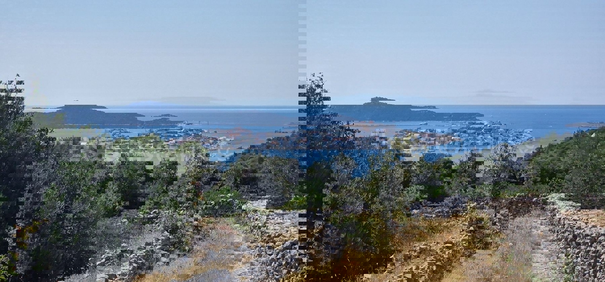 Dvornica, terreno 814m2 con permesso di costruire, 400m dal mare, vista