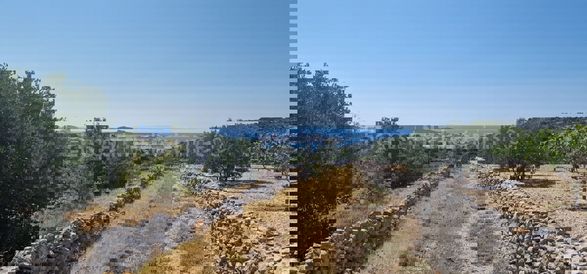 Dvornica, terreno 814m2 con permesso di costruire, 400m dal mare, vista