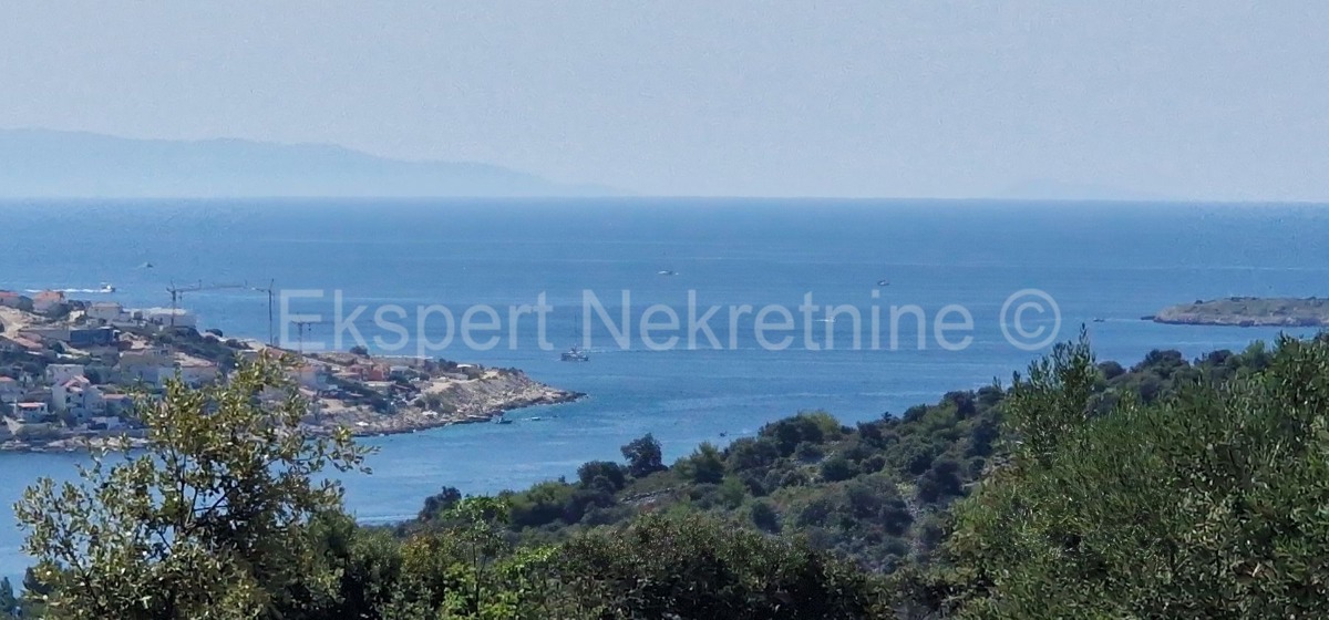 Dvornica, terreno 814m2 con permesso di costruire, 400m dal mare, vista