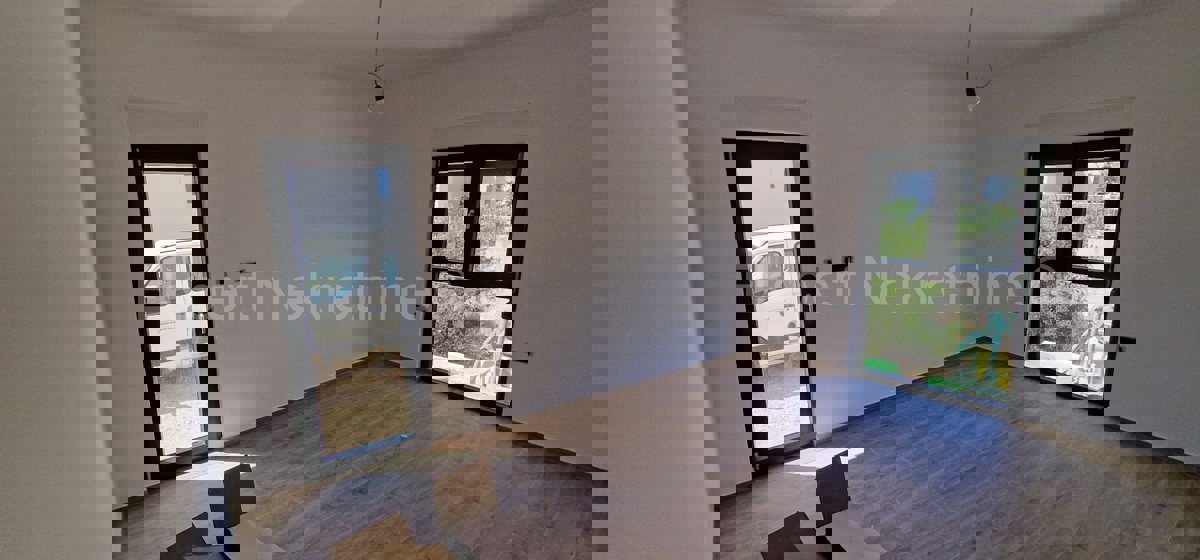 Rogoznica, palazzina di 449 m2, con 3 appartamenti di 124 m2, piscina, Novograd.