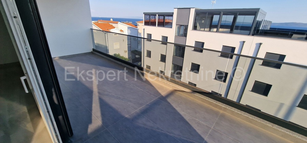 Čiovo, Okrug Gornji, bilocale 73 m2 + terrazza sul tetto 74 m2, nuova costruzione