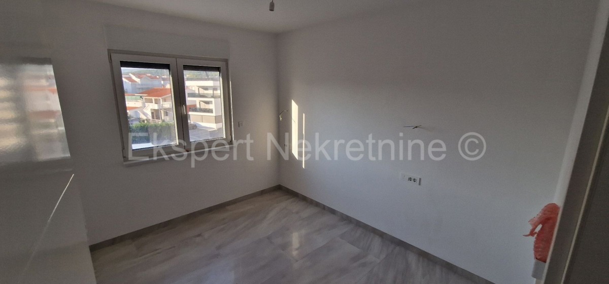 Čiovo, Okrug Gornji, bilocale 73 m2 + terrazza sul tetto 74 m2, nuova costruzione