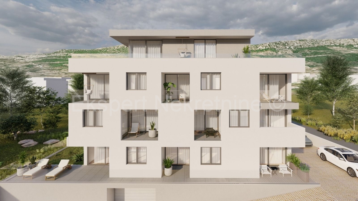 K. Lukšić, attico quadrilocale 135 m2 con terrazza sul tetto, 600 m dal mare