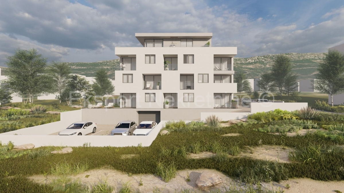 K. Lukšić, attico quadrilocale 135 m2 con terrazza sul tetto, 600 m dal mare