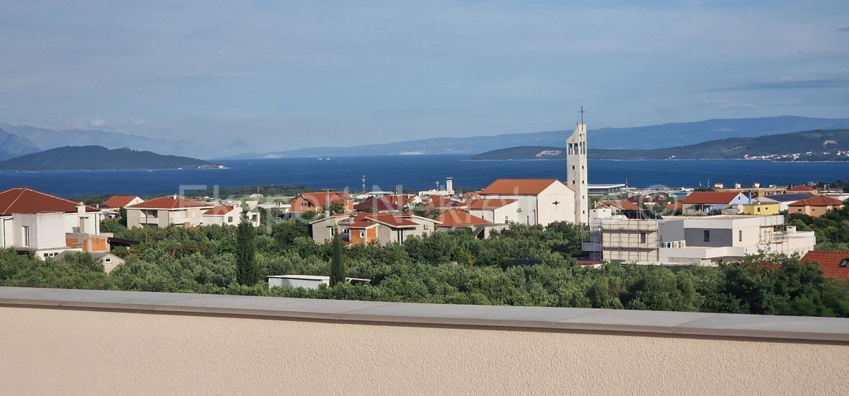 Trogir, Plano, luxury villa 318 m2, with swimming pool and summer kitchen, view