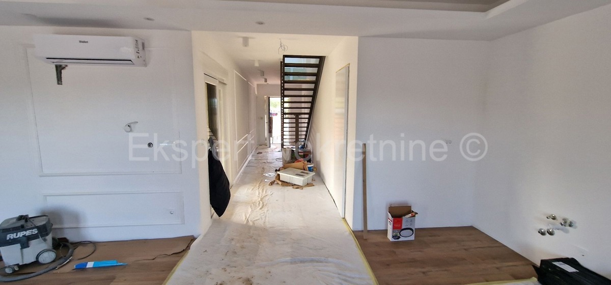 Trogir, Plano, luxury villa 318 m2, with swimming pool and summer kitchen, view