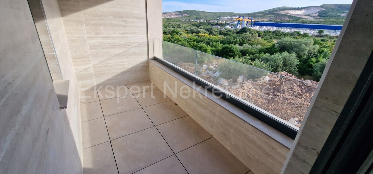 Trogir, Plano, luxury villa 318 m2, with swimming pool and summer kitchen, view