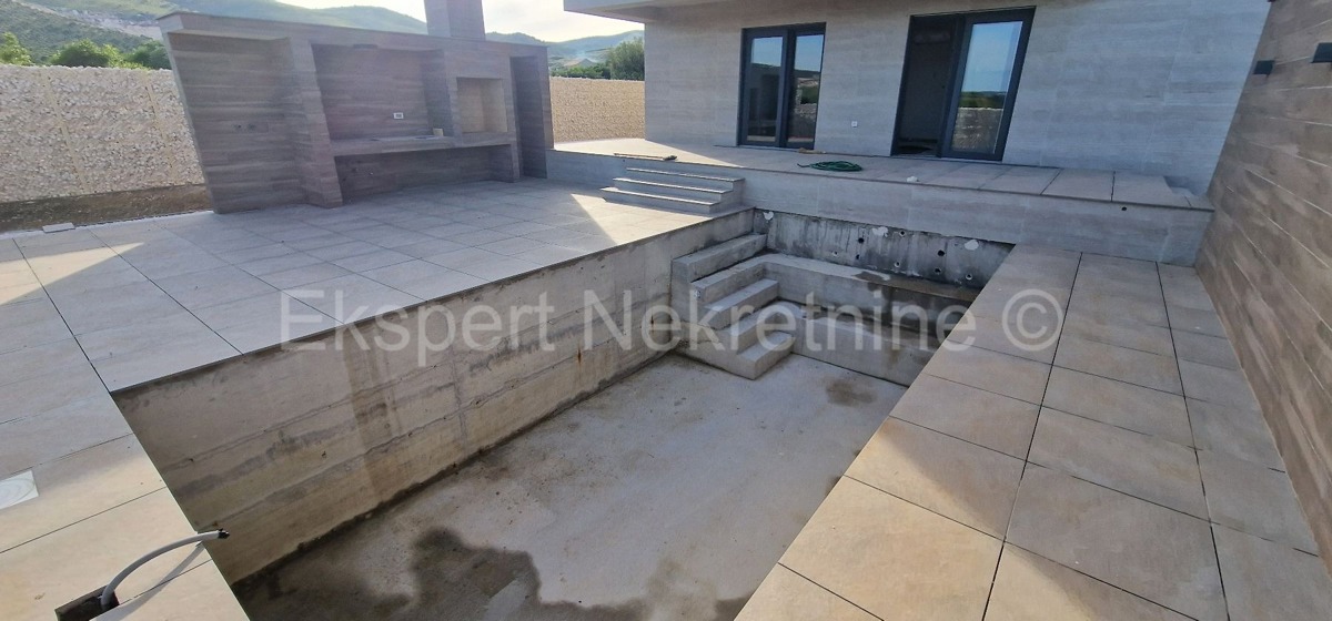 Trogir, Plano, luxury villa 318 m2, with swimming pool and summer kitchen, view